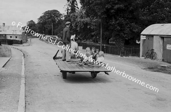 DUNAMASE A RIDE ON THE FLOAT